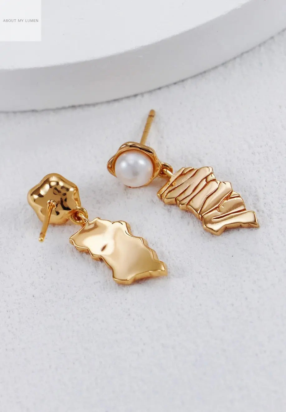 Vintage Gold-Toned Crackled Pearl Silver Stud Earrings ABOUT MY LUMEN